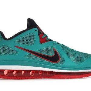 Lebron Nike Liverpool Size 13M